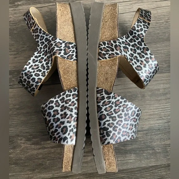 Mephisto Women's Cheetah Hook & Loop Sandals Size 6 Adjustable Leather - Picture 6 of 15